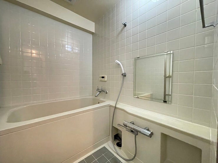 【浴室】癒しの空間、浴室で心も体もリフレッシュ。広々としたスペースで、ゆったりとしたバスタイムを楽しめます。毎日の疲れを癒す至福の時間を提供します。毎日帰るたびに、心地よいひとときを。