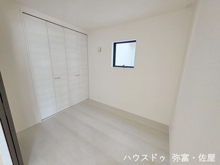 リビングと一体利用できる約3帖の1階洋室!