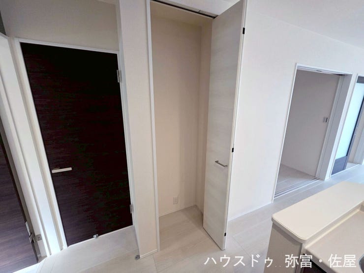 あると便利なリビング収納☆非常用品や掃除道具など収納できます(^^)
