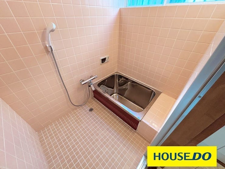 ステンレス浴槽は汚れが落ちやすく、日々のお手入れが簡単です。清潔な状態を保ちやすいので、忙しい方にも適しています。