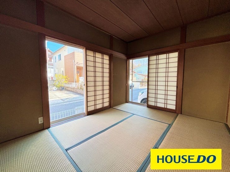 客間としてお客様をおもてなししたり、お子様のお昼寝スペースやお遊び場として使ったりと、畳ならではの多様な使い方ができます。