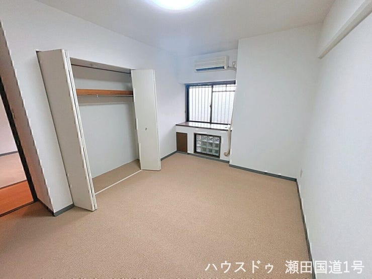 洋室7.3帖です。クローゼット付きで、衣類や小物などをスッキリ収納できます。