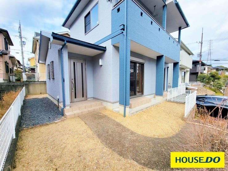 外壁屋根塗装済みで、スタイリッシュで爽やかな外観が魅力です!