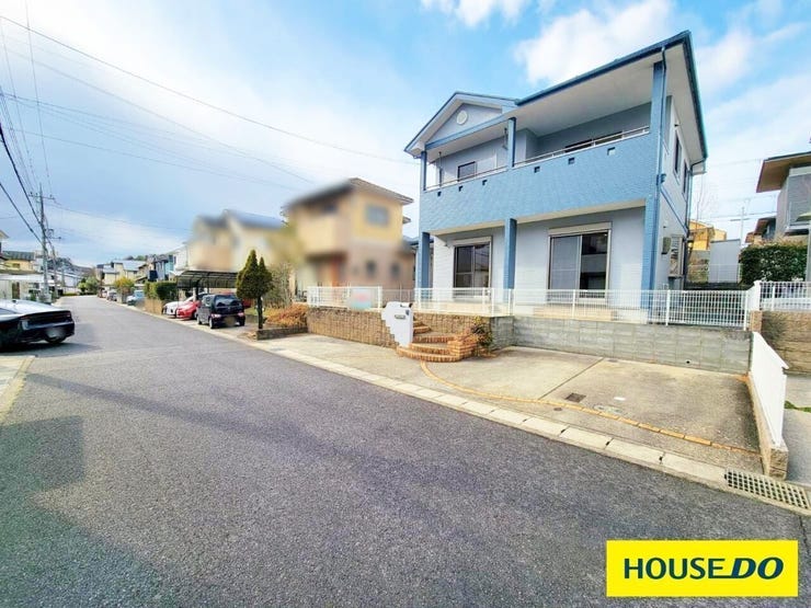 前面道路も広々6m以上あり、駐車もしやすいですね♪