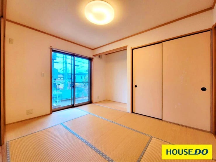 押し入れ収納が完備されており、布団や季節物の衣類、かさばる荷物まですっきりと片付けられます。