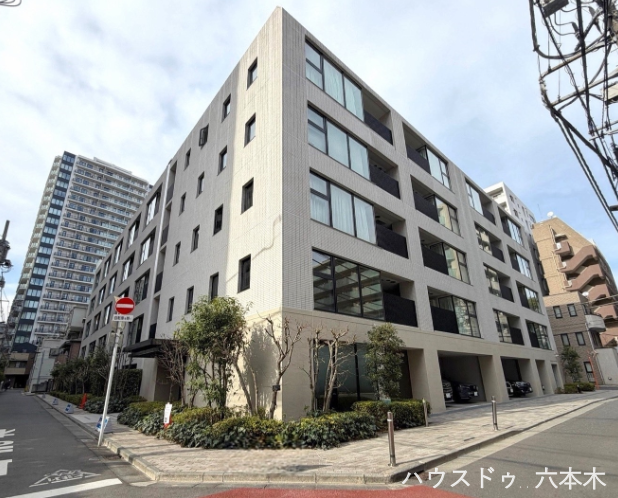 【外観】
道路に角地で面している好立地マンション