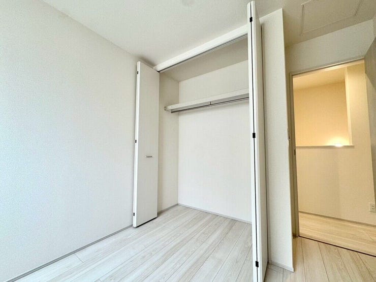 【Bedroom】収納力◎。家具の配置もしやすい機能的な洋室です。