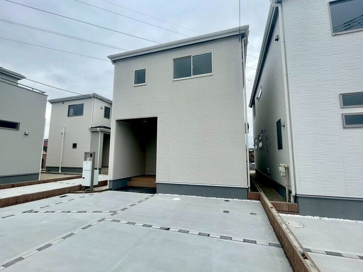 【Exterior】落ち着きのあるシンプルな外観で、長く愛せる住まいに仕上がっています。