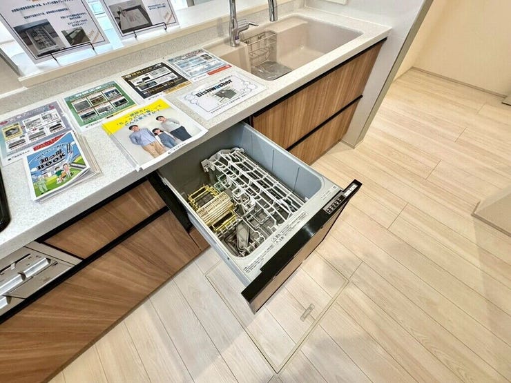 【kitchen】家事の時短に便利な食洗機付き。手洗い不要で毎日の負担を軽減します。