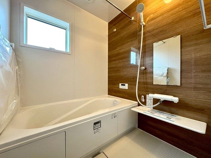 【Bathroom】お子様とのバスタイムにも十分な広さがあり、掃除も簡単にできます。