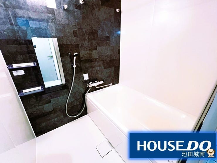 シックな色合いの浴室です♪♪