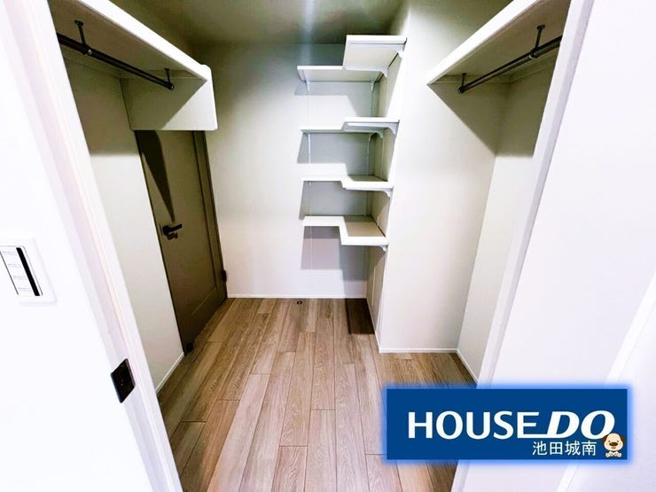 【ウォークインクローゼット】
憧れの収納抜群ウオークインクローゼット♪♪