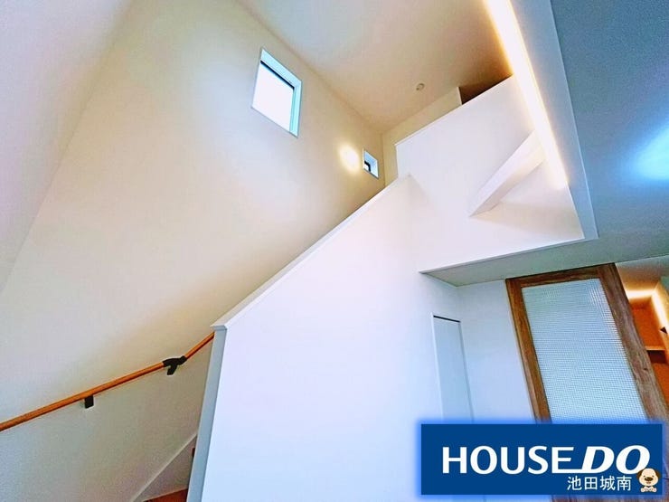 階段にも採光あり♪♪