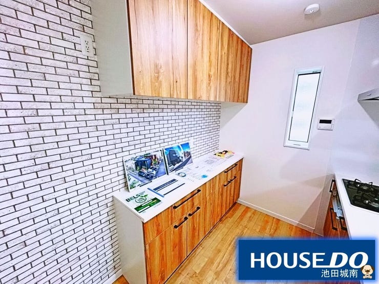 吊り戸もあって収納には困りません♪♪