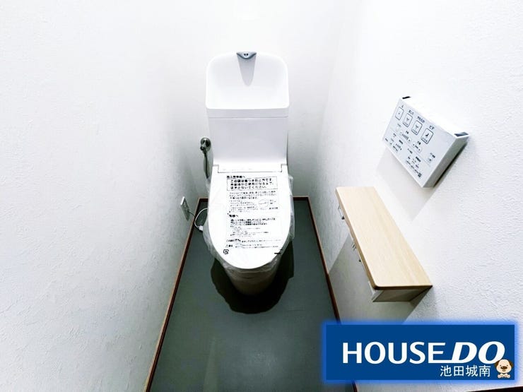 白×グレーのシックなトイレです♪♪