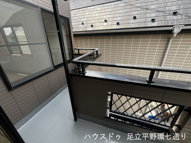 洗濯物を干せるバルコニー付き。居室から出入りでき、日々の家事動線もスムーズです。