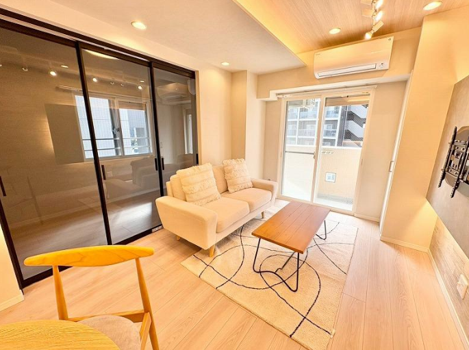 室内全体が明るく、気分もよくなる間接照明。