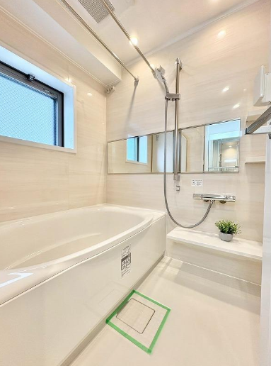 浴室に窓が設置されており空気感がいい。