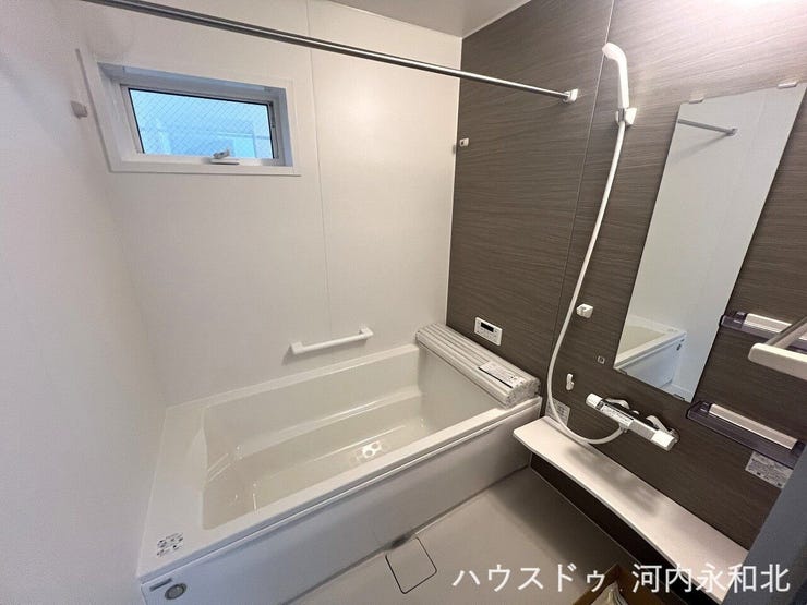 雨の日でも心配ない浴室乾燥機付き。寒い日には浴室暖房機能でポカポカ♪