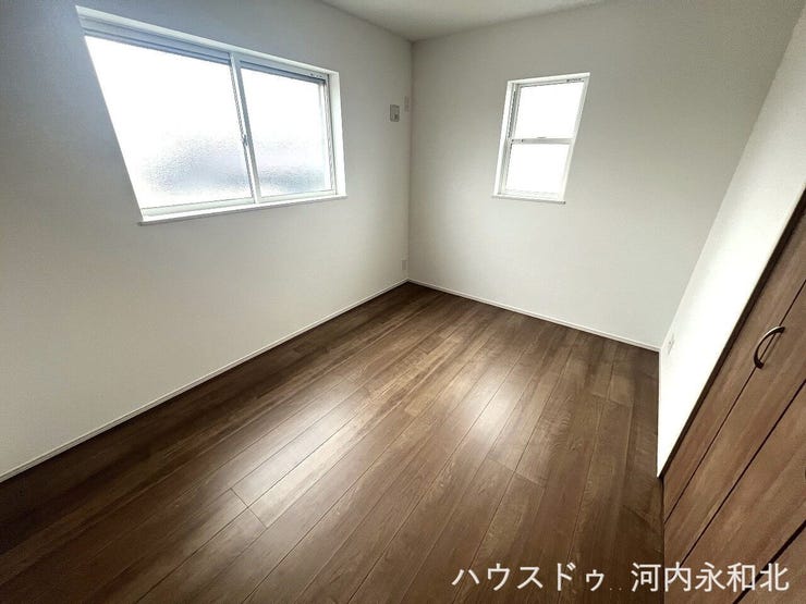 二面採光で明るい室内空間です。