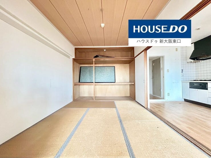 押入れがある6帖の和室です。
横は東向きのバルコニーがある18帖のLDKです。
(R8.1末リフォーム完成予定)