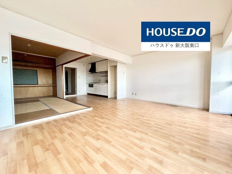 東向きのバルコニーがある18帖のLDKです。
6帖の和室があります。
(R8.1末リフォーム完成予定)