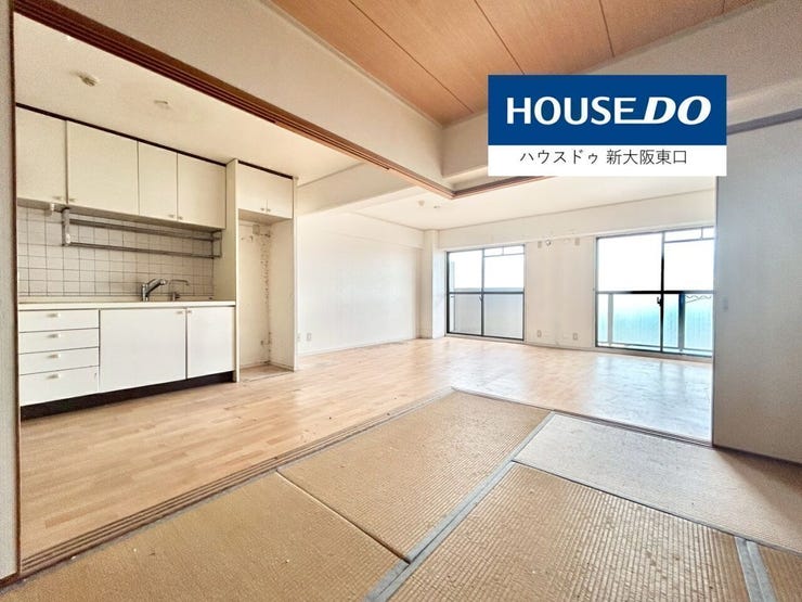 東向きのバルコニーがある18帖のLDKです。
6帖の和室があります。
(R8.1末リフォーム完成予定)