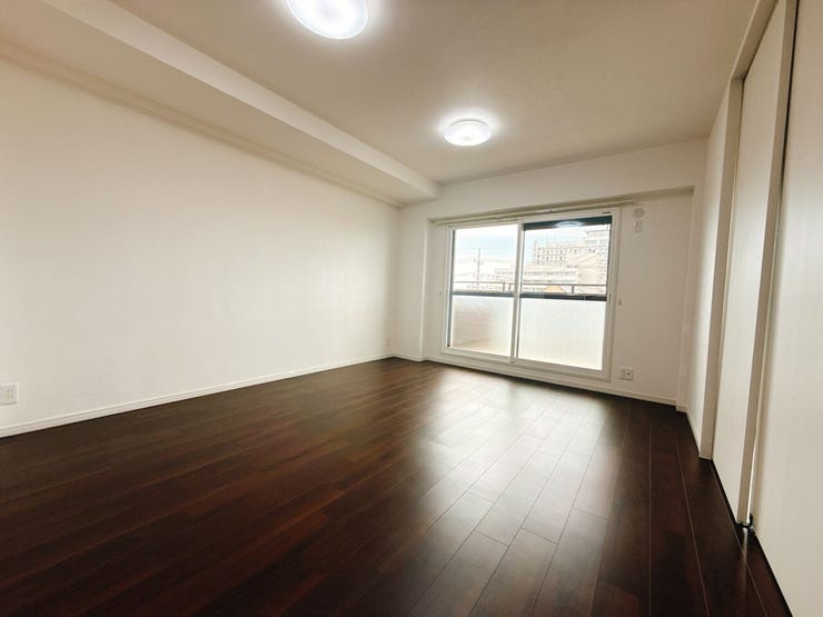 縦長のLDKはどこにいてもLDK全体が見渡しやすく、ぱっと見て室内の様子が把握できます。