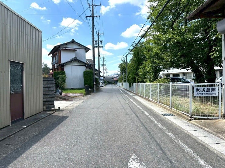 前面道路が広めのため駐車も安心です!
