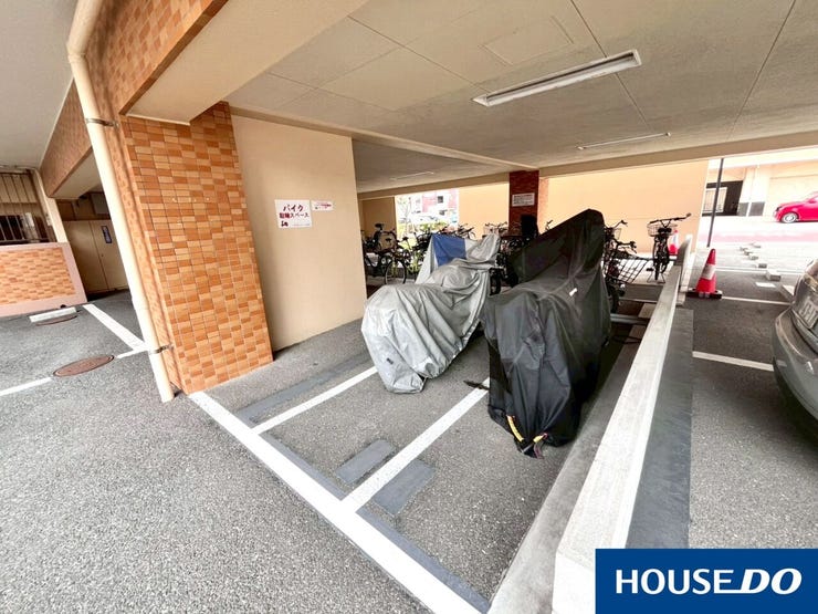 【バイク置き場】