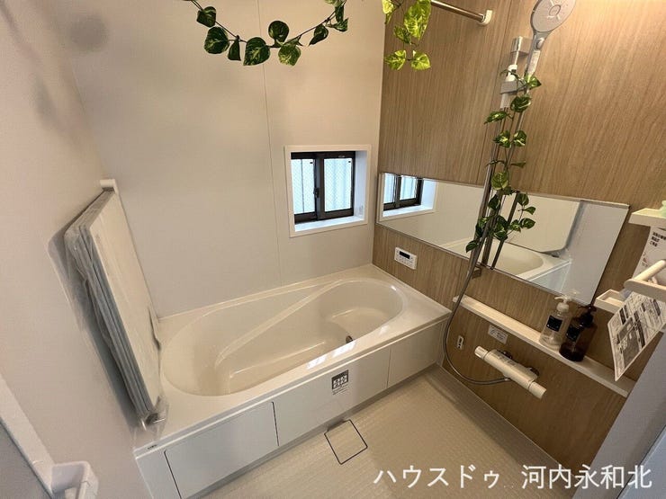 足を伸ばして入れるバスタブ。子どもと一緒に入ってコミュニケーションの時間にも。