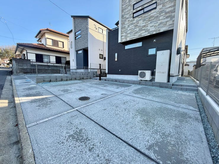 並列3台駐車可能なゆとりのカースペース♪