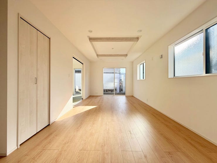 17.6帖の広いリビングは家族のだんらんはもちろん、お子様のリビング学習にもぴったり♪