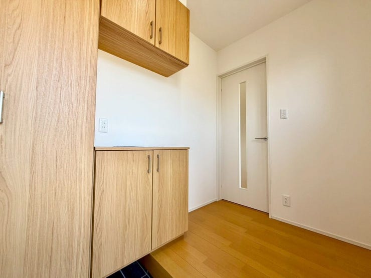 明るい木目の玄関収納で、毎日の帰宅が楽しみになりますね♪