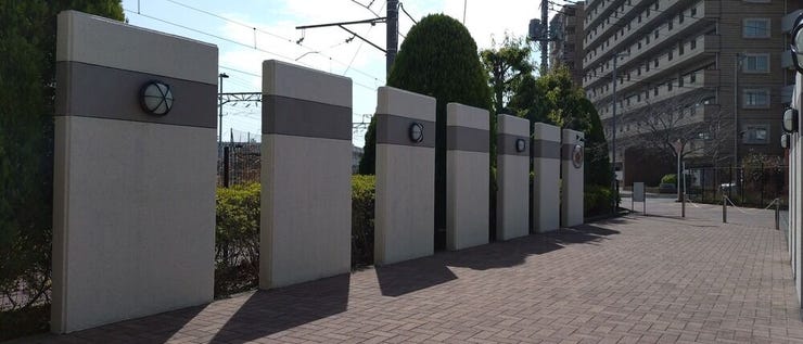 エントランスに続くアプローチ