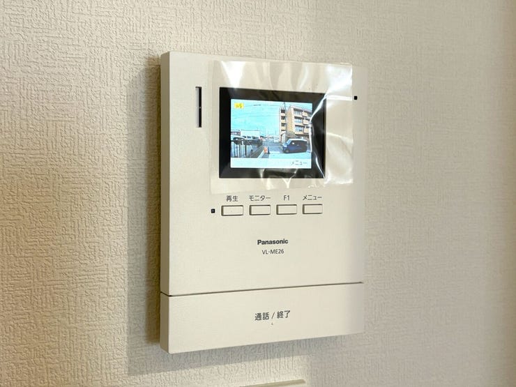 モニター付きインターホン 同仕様
訪問者の顔が確認できるのでお子様の留守番も安心ですね♪