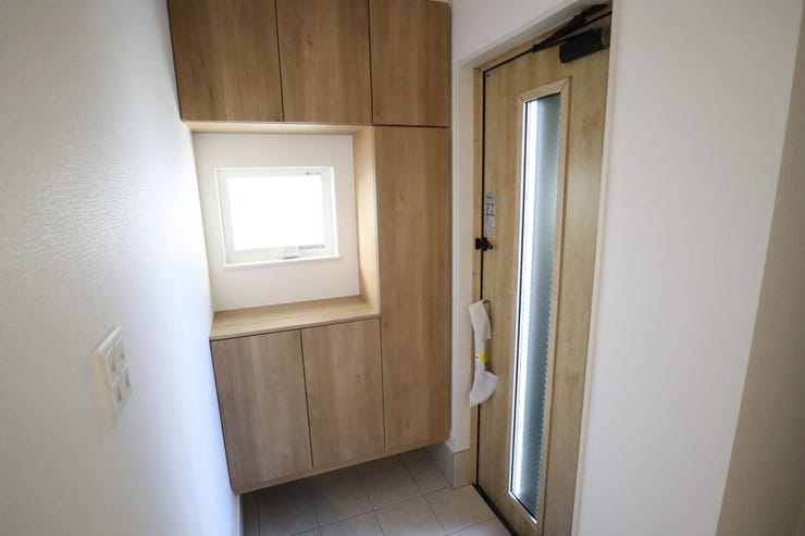 玄関 同仕様
シューズボックス付きの玄関♪
玄関がスッキリとお使いいただけます♪