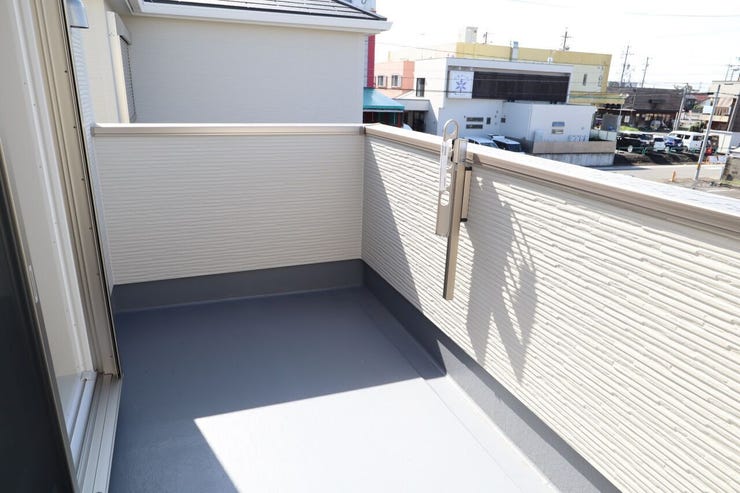 バルコニー 同仕様
南向きバルコニー!
日当たり良好です!