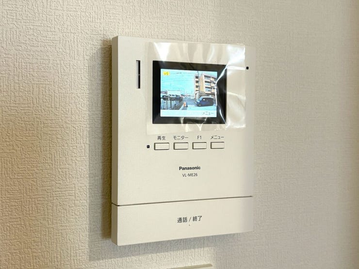 モニター付きインターホン 同仕様
訪問者の顔が確認できるのでお子様の留守番も安心ですね♪