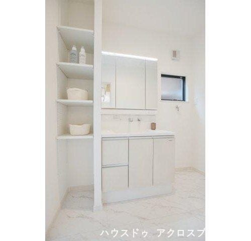 【洗面台】広々とした洗面台スペースです