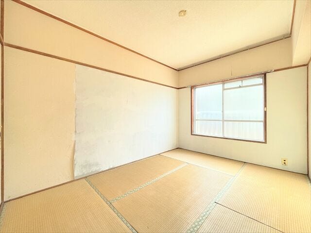 リビングとつながる畳敷きのお部屋は、
お客さまが遊びに来た時にも使えますし、
ちょっと疲れた時にお昼寝できるのもうれしいですね。