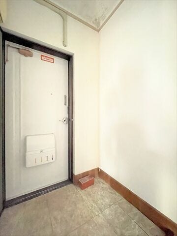 玄関には収納棚が設置できます。
家族全員分の靴など片付けておけるので
スッキリとした空間を保てます◎