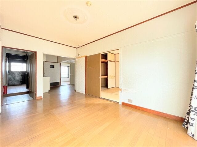 広々とした空間にスッキリと家具を配置すれば、
いつでも片付いた状態をキープできます。