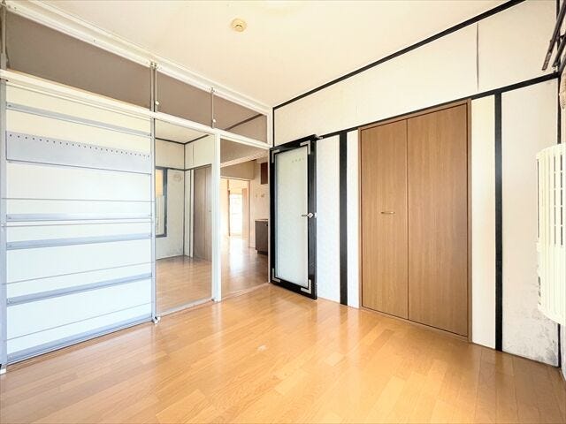 ラックや棚などを設置して、
片付ける作業が自然な生活の中に溶け込む習慣になれば嬉しいですね。