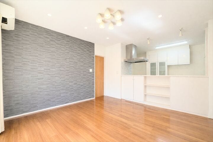 リビングとダイニングキッチンがワンフロアに集まった開放的な空間。
できた料理をすぐに食卓へ運べるのも嬉しいところです。