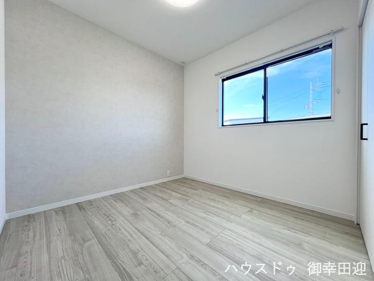 ■2階5帖洋室■寝室、書斎、趣味の部屋。家族の成長やライフスタイルに合わせ、様々な使い方ができる快適な空間です。