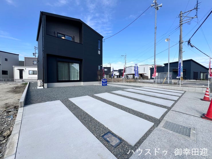 ■車と趣味の幅が広がる場所■単なる駐車スペースではない、洗車やタイヤ交換、DIYにも使える多目的な屋外スペースです。