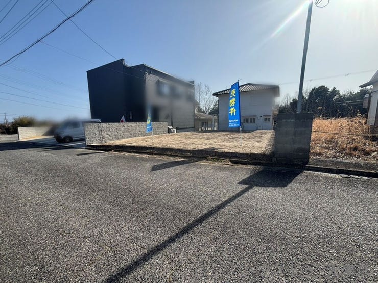 奥行きがあり、広い庭やカースペースも自由自在に設計可能な土地です♪