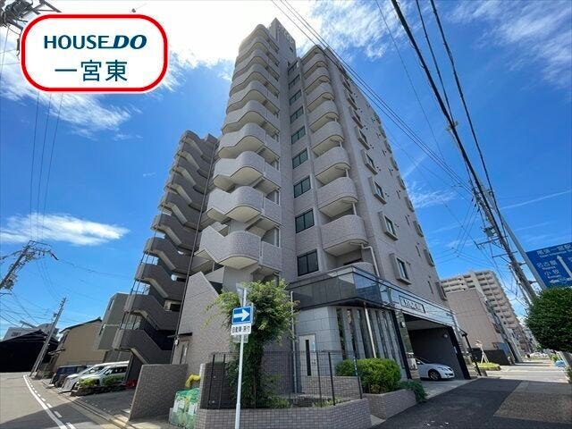 【外観】
1998年築SRC構造11階建マンション。JR尾張一宮駅徒歩8分と通勤通学に便利な立地。近隣にスーパーやドラッグストア、コンビニなど生活便利な施設も揃っています。