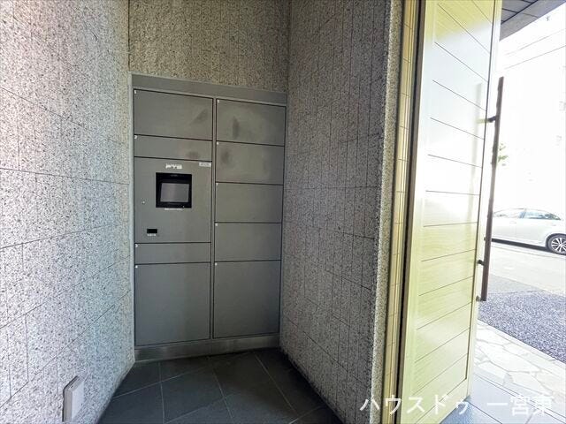 宅配BOX完備なので、留守がちなご家庭でもいつでも気兼ねなく荷物が受け取れます。